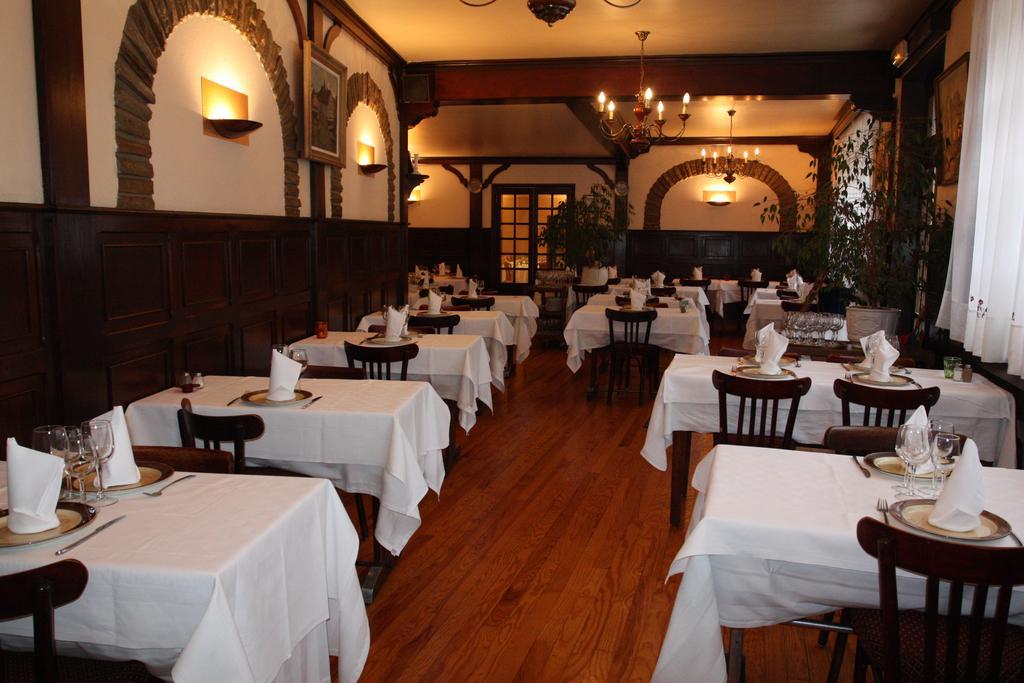 Logis Hotel Restaurant Des Voyageurs Pont-de-Salars Номер фото