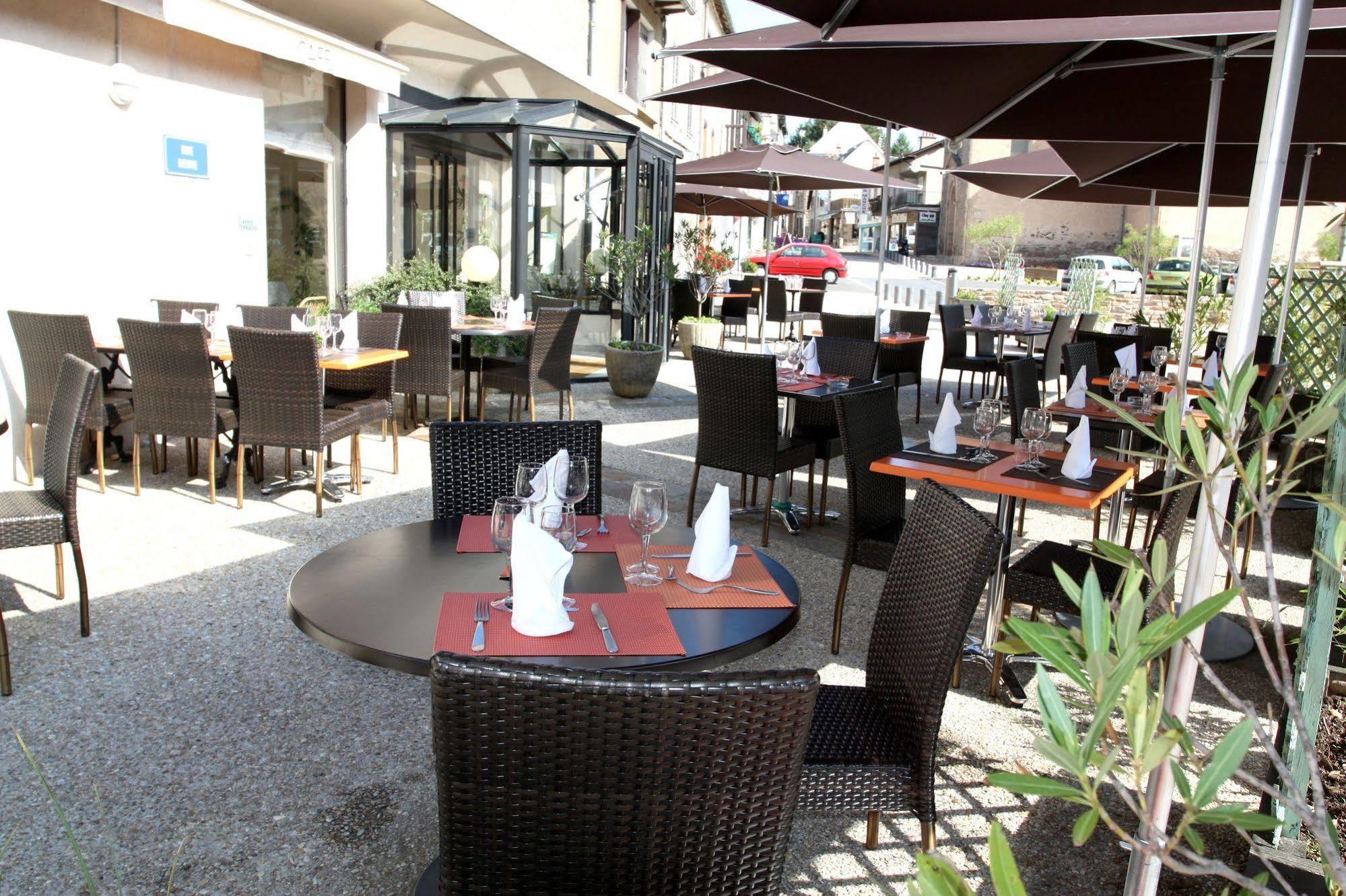 Logis Hotel Restaurant Des Voyageurs Pont-de-Salars Экстерьер фото