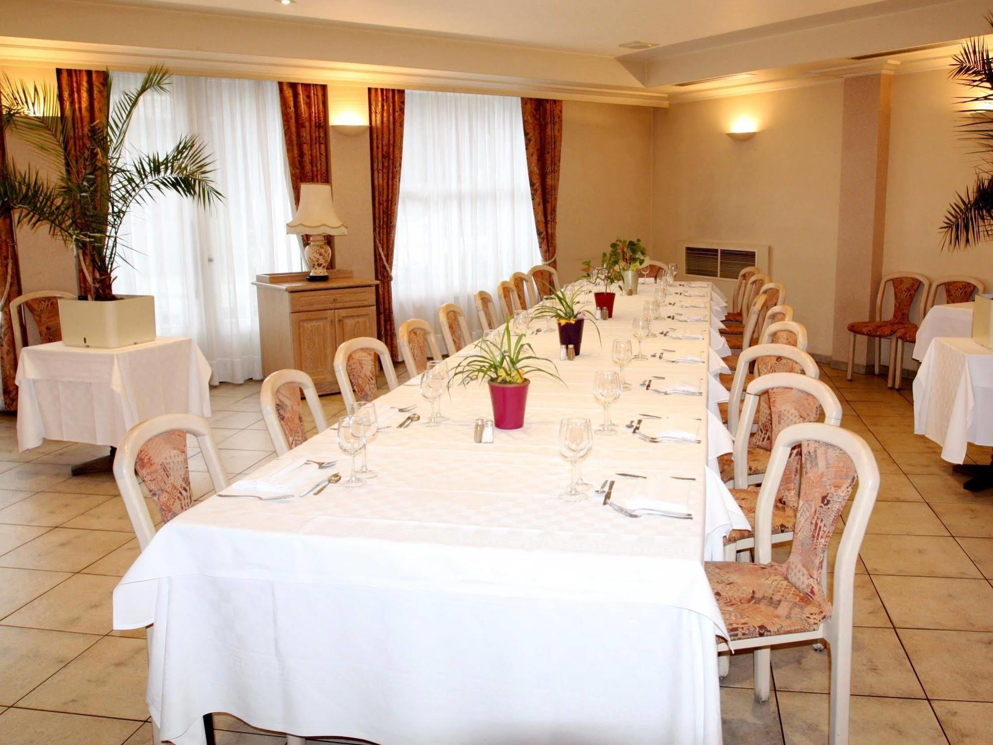 Logis Hotel Restaurant Des Voyageurs Pont-de-Salars Экстерьер фото
