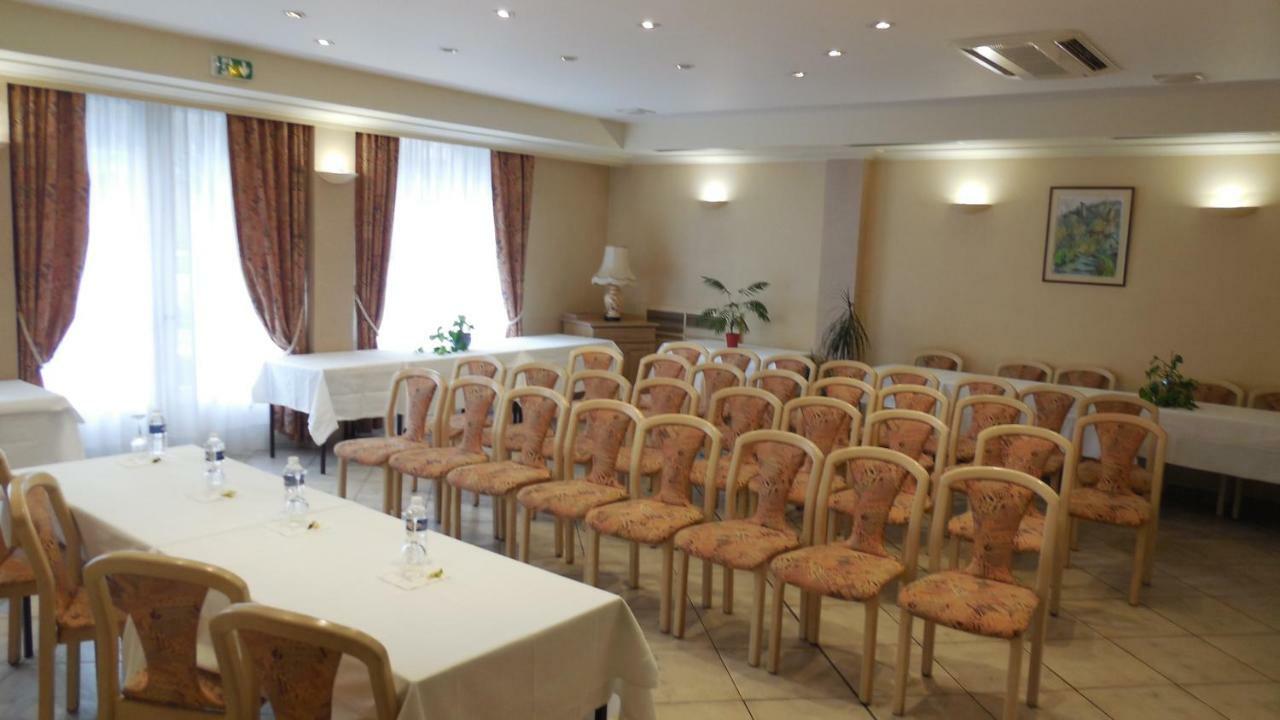 Logis Hotel Restaurant Des Voyageurs Pont-de-Salars Экстерьер фото